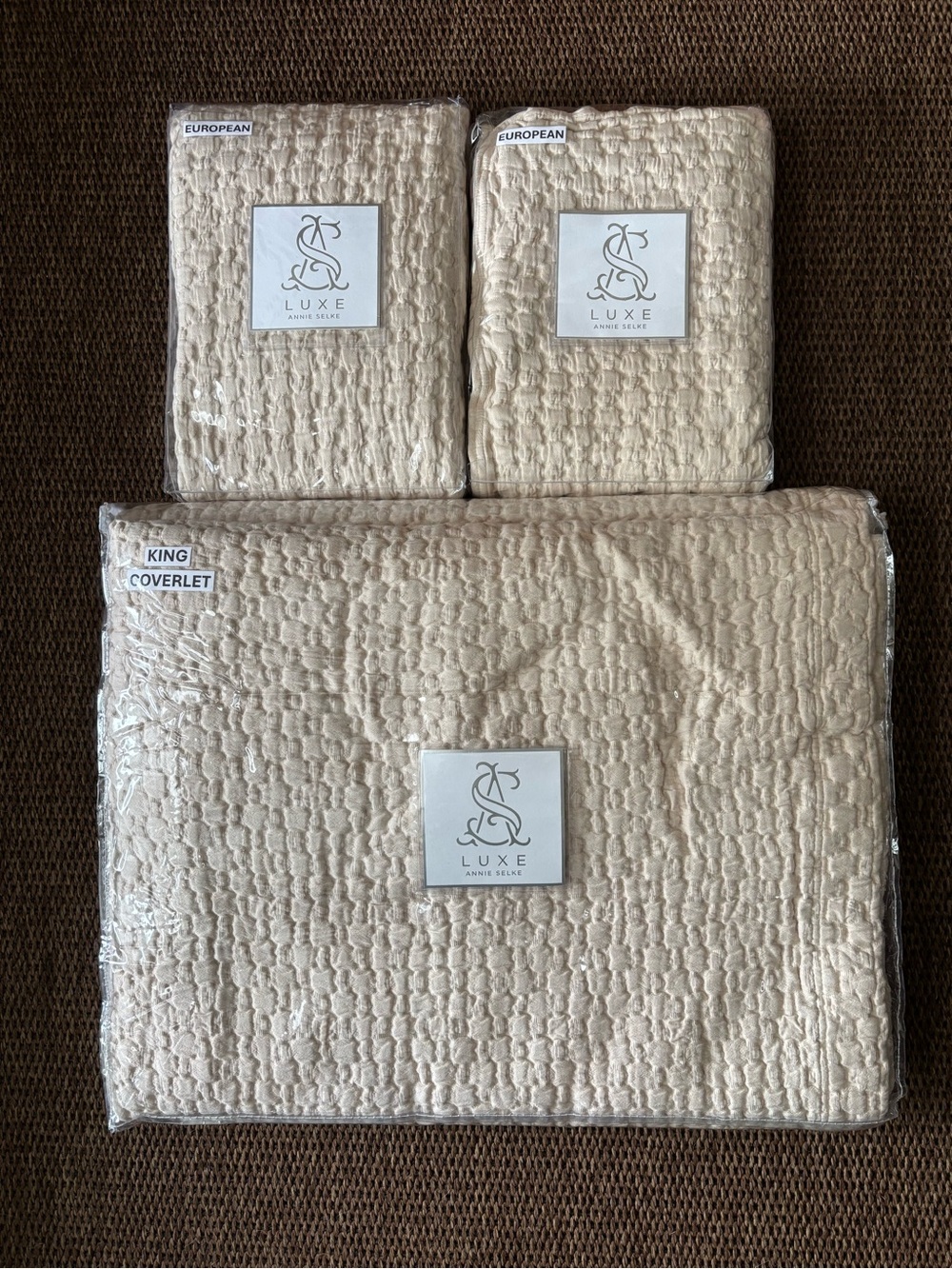 Annie Selke-  Lodi Luxe King Coverlet & 2 Euro Shams Set Alabaster